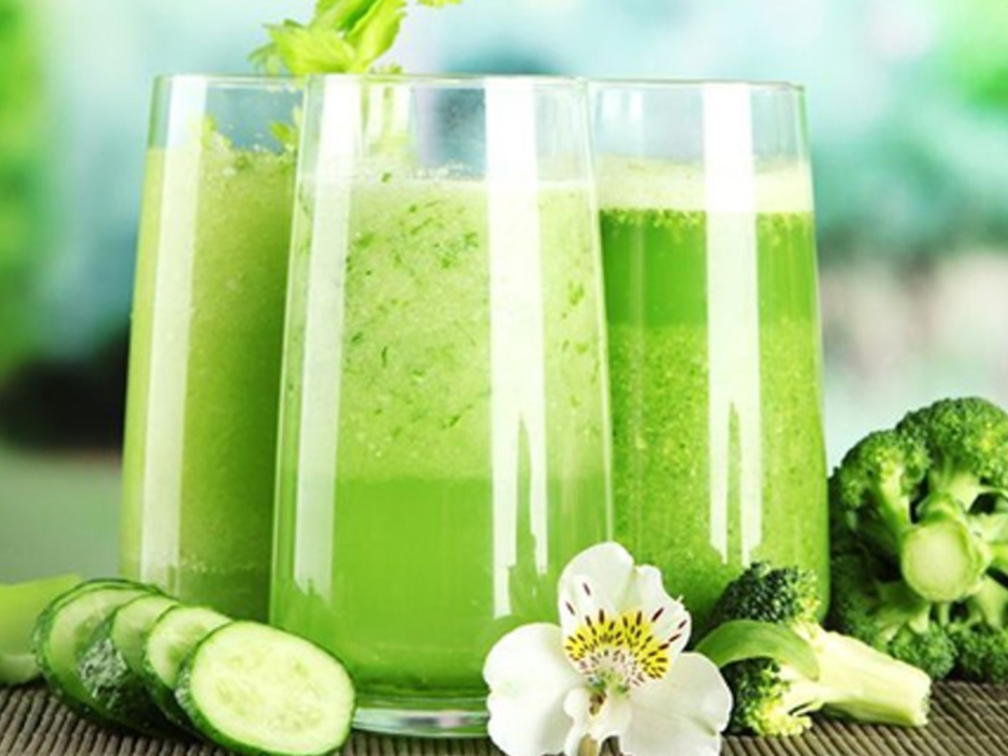 ¿Cómo se debe preparar un licuado verde para adelgazar?