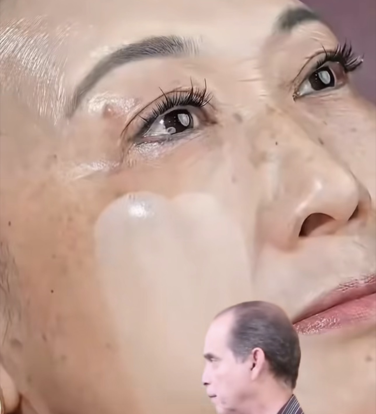 Mascarilla Natural de Clavo de Olor, Laurel y Aloe Vera para Aclarar y Rejuvenecer la Piel