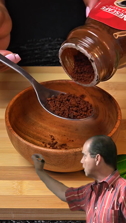 La Caspa se Elimina, NO se Esconde… ¡Prueba Este Champú Casero Anticaspa!