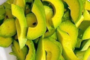 El Aguacate: La Fruta Nutritiva que Puede Beneficiar tu Salud de Múltiples Formas